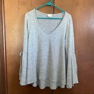 Caution to the Wind Large Nubby Knit Pullover.Large Gray Heather. Bell Sleeves❤️